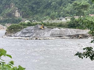 कालीगण्डकी नदीबाट उत्खनन् गरिएको बालुवा जफत, १५ लाख राजश्व संकलन