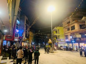 बागलुङ बजारका १० ठाँउमा जोडियो ‘हाइमाष्ट’ प्रविधिको बत्ती