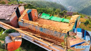 बडिगाडमा भीषण हावाहुरी र असिनापानीको कहर :दुई दर्जनभन्दा बढी घरमा क्षति