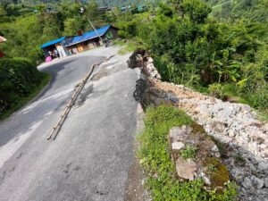 गलकोट काफलठुटामा पहिरो, दुई घर जोखिममा