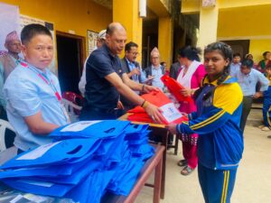 तित्याङ माविका विद्यार्थीलाई ग्लोबल बैंकद्वारा शैक्षिक सामग्री
