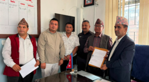 सामाजिक सञ्जालको दुरुपयोग रोक्न माग गर्दै प्रमुख जिल्ला अधिकारीलाई ज्ञापनपत्र बुझाइयो