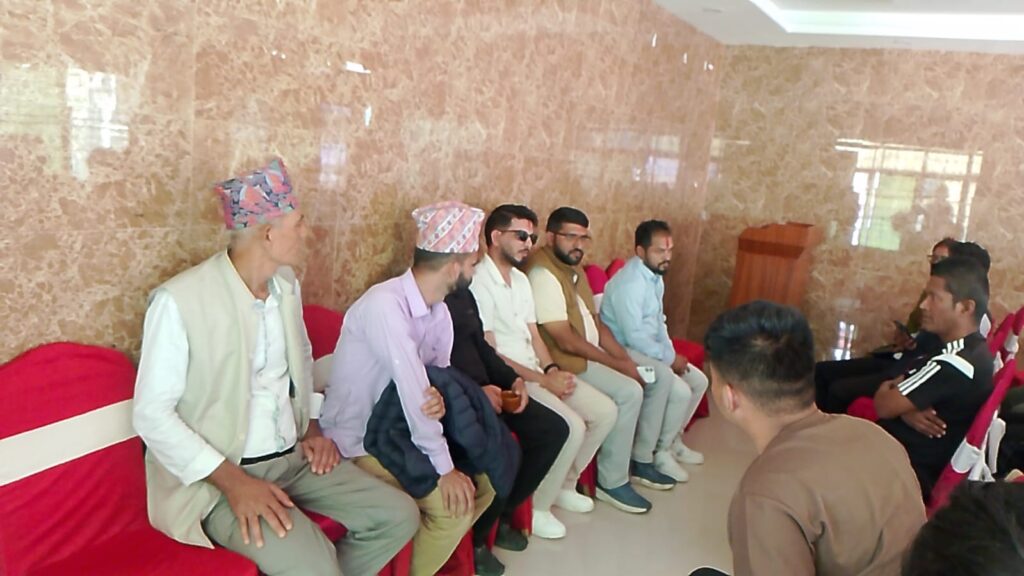 ढोरपाटनको सडक सहज बनाउन मन्त्री लम्सालको जोड