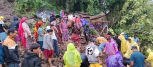 पहिरोले घर पुरिँदा एक जना बेपत्ता, दुई घाइते