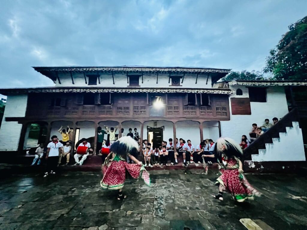 शताब्दी घरमा : लाखे नाच प्रदर्शन