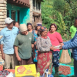 बाढी पहिरोमा ज्यान गुमाएका परिवारलाई ताराखोलाले दियो एक लाख राहत